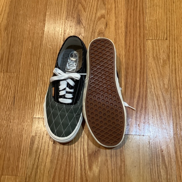 Vans Low Tops⭐️ - Picture 2 of 5